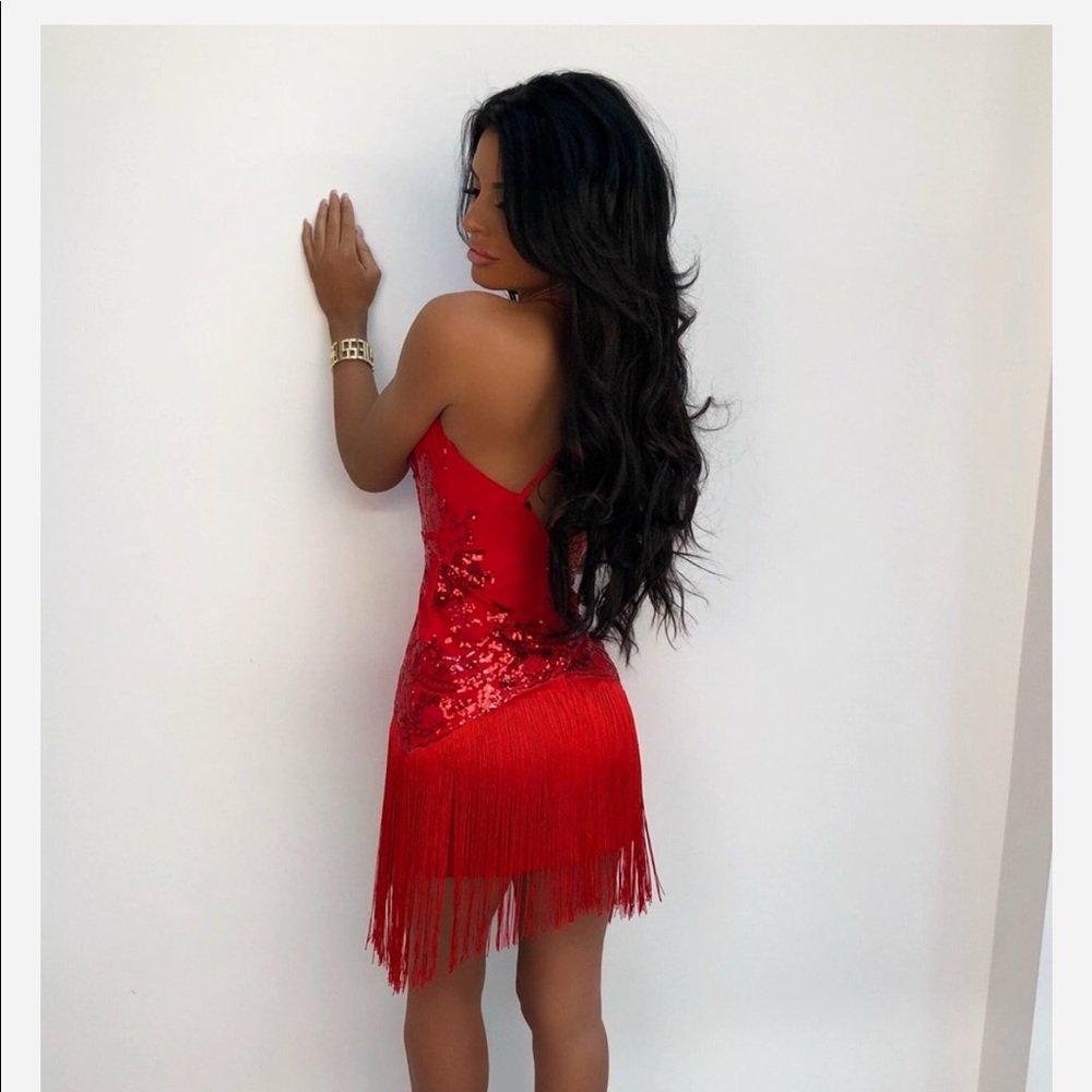 Elegant Scarlet Backless Sequin Dress - Picture 3 of 3